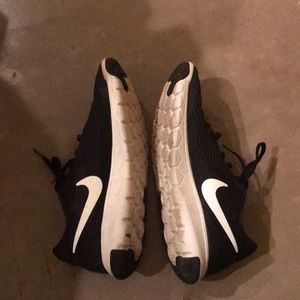 Black nike shoes women’s